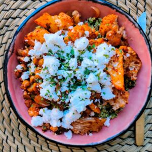 Suggestie van de week: ovengeroosterde bloemkool met quinoa en tahindressing