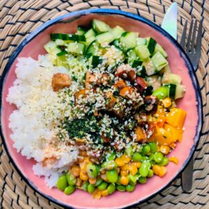 Salade van de week: pokébowl met geroosterde tofu