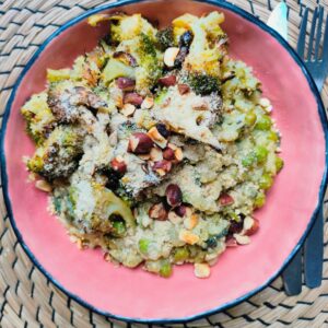 Suggestie van de week: Groene risotto met broccolipesto en vegan parmezaan