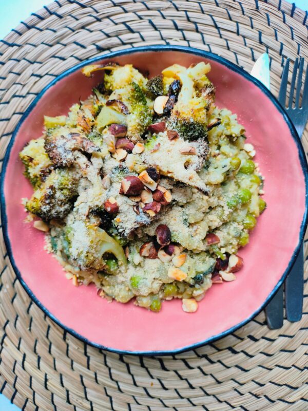 Suggestie van de week: Groene risotto met broccolipesto en vegan parmezaan